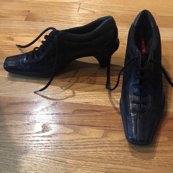 Prada shoes - Picture 2 of 3